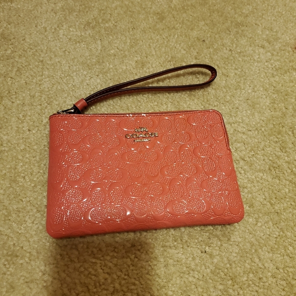 Bubblegum Coach wristlet - Picture 1 of 2